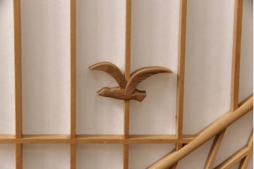 障子戸を綺麗に再生!クリーニング作業を行い、障子をプラスチック障子に張り替え。