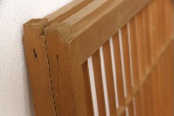 障子戸を綺麗に再生!クリーニング作業を行い、障子をプラスチック障子に張り替え。