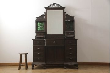 ドレッサーを綺麗に再生!高品質リペアを施し、割れや装飾の修復。天板の色褪せ部分は剥離し、現状の色味合わせた仕上げ。