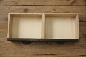 ドレッサーを綺麗に再生!高品質リペアを施し、割れや装飾の修復。天板の色褪せ部分は剥離し、現状の色味合わせた仕上げ。