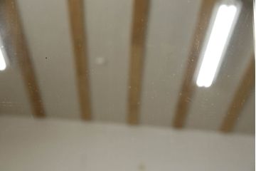 ドレッサーを綺麗に再生!高品質リペアを施し、割れや装飾の修復。天板の色褪せ部分は剥離し、現状の色味合わせた仕上げ。