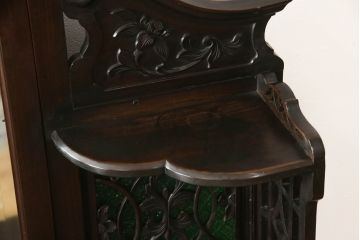 ドレッサーを綺麗に再生!高品質リペアを施し、割れや装飾の修復。天板の色褪せ部分は剥離し、現状の色味合わせた仕上げ。