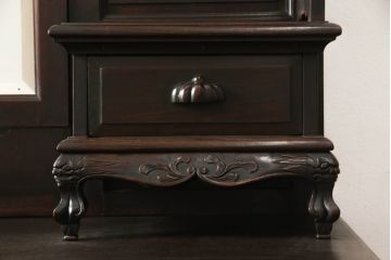 ドレッサーを綺麗に再生!高品質リペアを施し、割れや装飾の修復。天板の色褪せ部分は剥離し、現状の色味合わせた仕上げ。