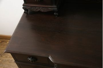 ドレッサーを綺麗に再生!高品質リペアを施し、割れや装飾の修復。天板の色褪せ部分は剥離し、現状の色味合わせた仕上げ。