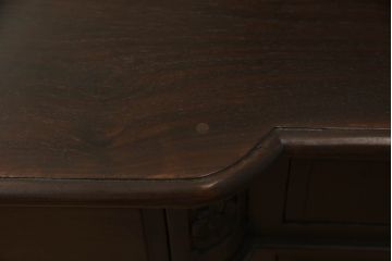 ドレッサーを綺麗に再生!高品質リペアを施し、割れや装飾の修復。天板の色褪せ部分は剥離し、現状の色味合わせた仕上げ。