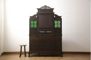 ドレッサーを綺麗に再生!高品質リペアを施し、割れや装飾の修復。天板の色褪せ部分は剥離し、現状の色味合わせた仕上げ。