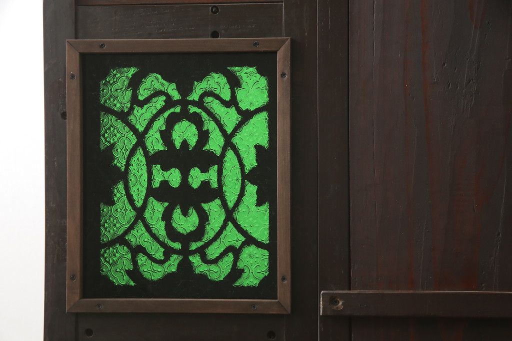 ドレッサーを綺麗に再生!高品質リペアを施し、割れや装飾の修復。天板の色褪せ部分は剥離し、現状の色味合わせた仕上げ。