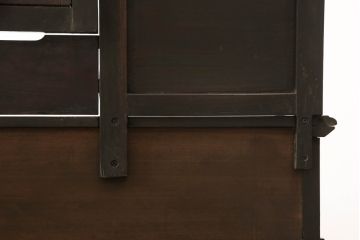 ドレッサーを綺麗に再生!高品質リペアを施し、割れや装飾の修復。天板の色褪せ部分は剥離し、現状の色味合わせた仕上げ。