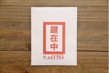 ドレッサーを綺麗に再生!高品質リペアを施し、割れや装飾の修復。天板の色褪せ部分は剥離し、現状の色味合わせた仕上げ。