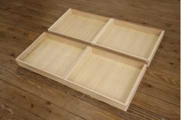 和箪笥をチェストにリメイク!下部2段の引き出しをカットし、脚を取り付け。ワントーン落ち着いた色に着色仕上げ。