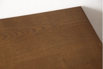 和箪笥をチェストにリメイク!下部2段の引き出しをカットし、脚を取り付け。ワントーン落ち着いた色に着色仕上げ。