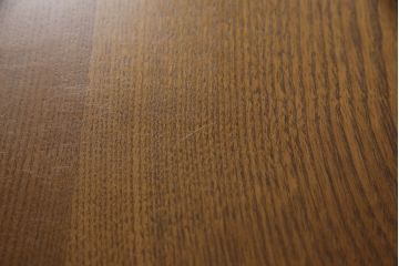 和箪笥をチェストにリメイク!下部2段の引き出しをカットし、脚を取り付け。ワントーン落ち着いた色に着色仕上げ。