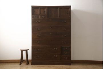 桐箪笥を綺麗に再生!鍵穴隠しを付け直し、剥離再塗装。ワントーン落ち着いた色味に着色。