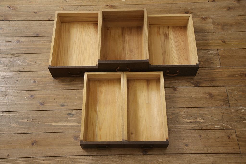 桐箪笥を綺麗に再生!鍵穴隠しを付け直し、剥離再塗装。ワントーン落ち着いた色味に着色。