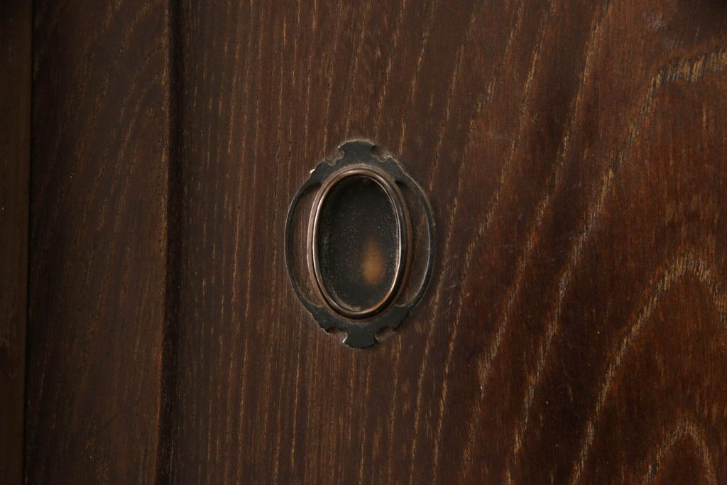 桐箪笥を綺麗に再生!鍵穴隠しを付け直し、剥離再塗装。ワントーン落ち着いた色味に着色。