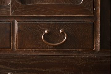 桐箪笥を綺麗に再生!鍵穴隠しを付け直し、剥離再塗装。ワントーン落ち着いた色味に着色。