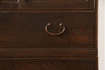 桐箪笥を綺麗に再生!鍵穴隠しを付け直し、剥離再塗装。ワントーン落ち着いた色味に着色。