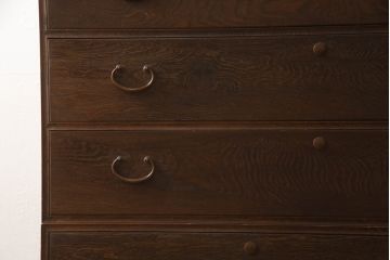 桐箪笥を綺麗に再生!鍵穴隠しを付け直し、剥離再塗装。ワントーン落ち着いた色味に着色。