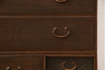 桐箪笥を綺麗に再生!鍵穴隠しを付け直し、剥離再塗装。ワントーン落ち着いた色味に着色。