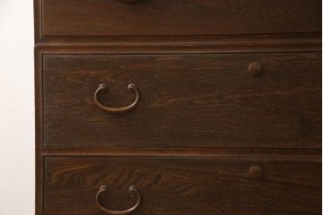 桐箪笥を綺麗に再生!鍵穴隠しを付け直し、剥離再塗装。ワントーン落ち着いた色味に着色。