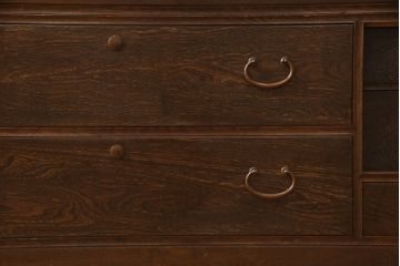 桐箪笥を綺麗に再生!鍵穴隠しを付け直し、剥離再塗装。ワントーン落ち着いた色味に着色。