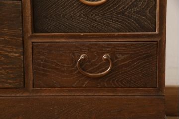 桐箪笥を綺麗に再生!鍵穴隠しを付け直し、剥離再塗装。ワントーン落ち着いた色味に着色。