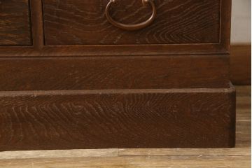 桐箪笥を綺麗に再生!鍵穴隠しを付け直し、剥離再塗装。ワントーン落ち着いた色味に着色。