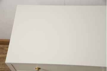 婚礼箪笥をドレッサーにリメイク!ご希望のサイズにリサイズし、脚をとつまみを取り付け。アンティークホワイトにペイント仕上げ。
