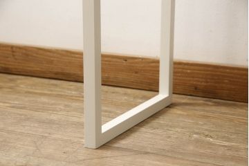 婚礼箪笥をドレッサーにリメイク!ご希望のサイズにリサイズし、脚をとつまみを取り付け。アンティークホワイトにペイント仕上げ。
