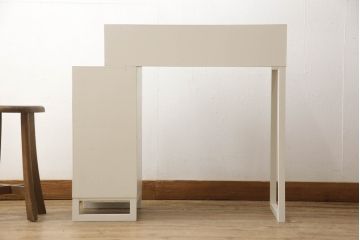 婚礼箪笥をドレッサーにリメイク!ご希望のサイズにリサイズし、脚をとつまみを取り付け。アンティークホワイトにペイント仕上げ。