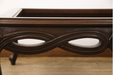 テーブルを塗装してリメイク!既存の塗料を剥離し、ご希望のカラーに塗り替え。