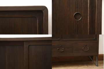 桐箪笥を上中下に分けてローボードにリメイク!上段は奥行きをリサイズし、引き戸内の棚を撤去。天板内部を補強し、鉄脚を取り付け。中段・下段は高さをリサイズし、天板を取り付け、取っ手を交換。着色はチェスナット系のステイン塗料仕上げ。