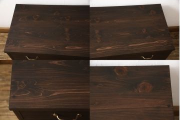 桐箪笥を上中下に分けてローボードにリメイク!上段は奥行きをリサイズし、引き戸内の棚を撤去。天板内部を補強し、鉄脚を取り付け。中段・下段は高さをリサイズし、天板を取り付け、取っ手を交換。着色はチェスナット系のステイン塗料仕上げ。