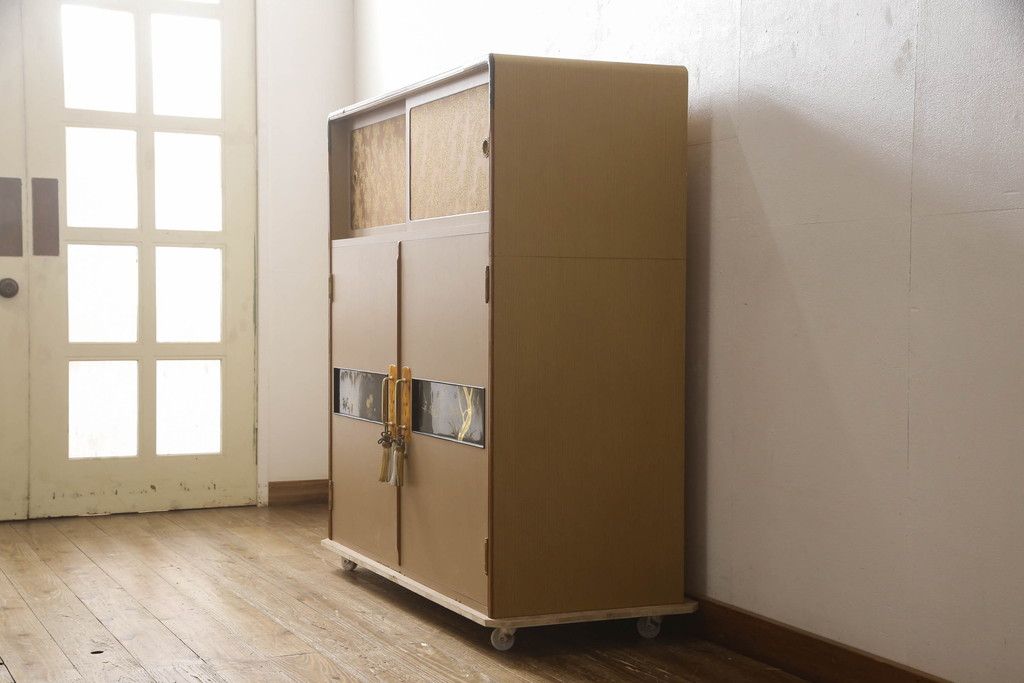 桐箪笥の上段を2分割にリメイク!上部と下部をはめ込む仕様に変更。背板に補強材を追加。