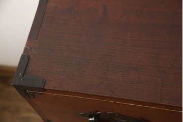 箪笥を綺麗に再生!高品質リペアを施し、現状をベースに着色仕上げ。