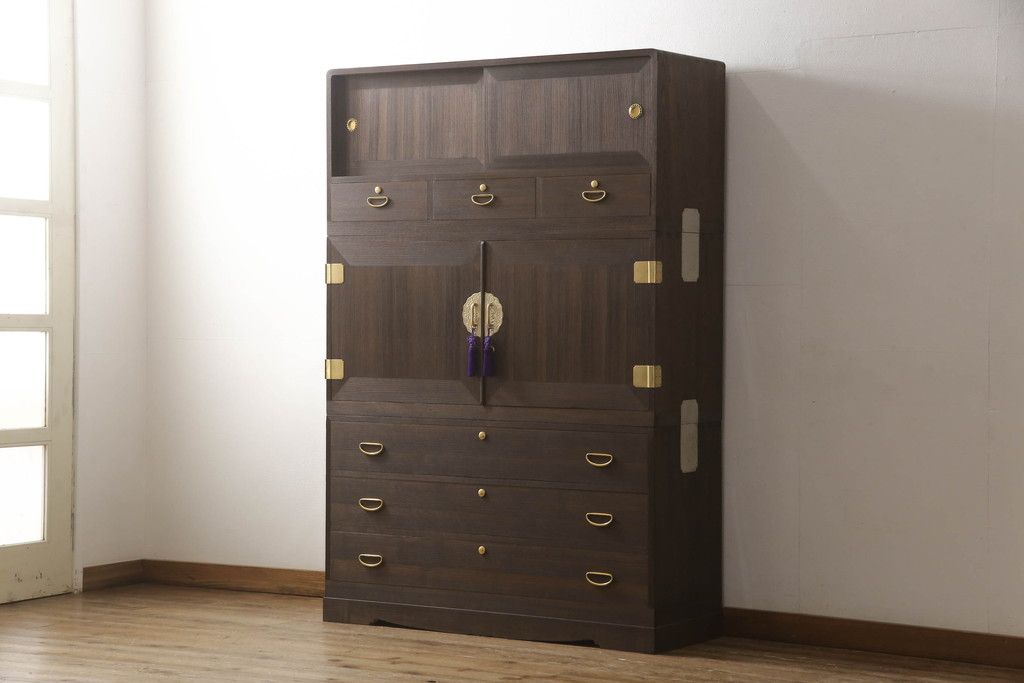 桐箪笥を着色リメイク!高品質リペアを施し、チェスナット系に着色仕上げ。