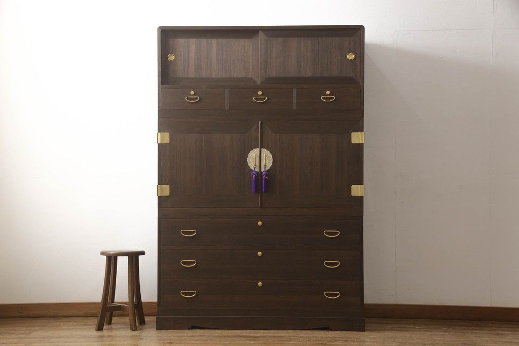 桐箪笥を着色リメイク!高品質リペアを施し、チェスナット系に着色仕上げ。