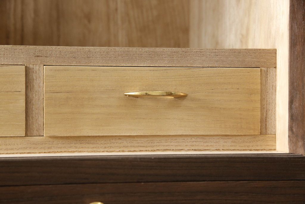 桐箪笥を着色リメイク!高品質リペアを施し、チェスナット系に着色仕上げ。