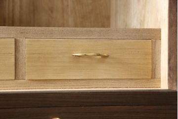 桐箪笥を着色リメイク!高品質リペアを施し、チェスナット系に着色仕上げ。