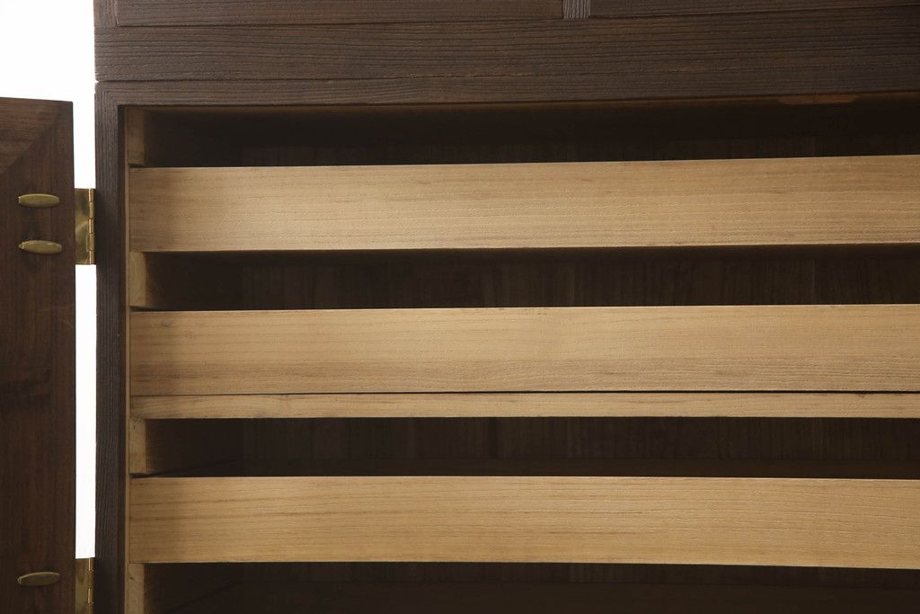 桐箪笥を着色リメイク!高品質リペアを施し、チェスナット系に着色仕上げ。