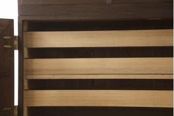 桐箪笥を着色リメイク!高品質リペアを施し、チェスナット系に着色仕上げ。