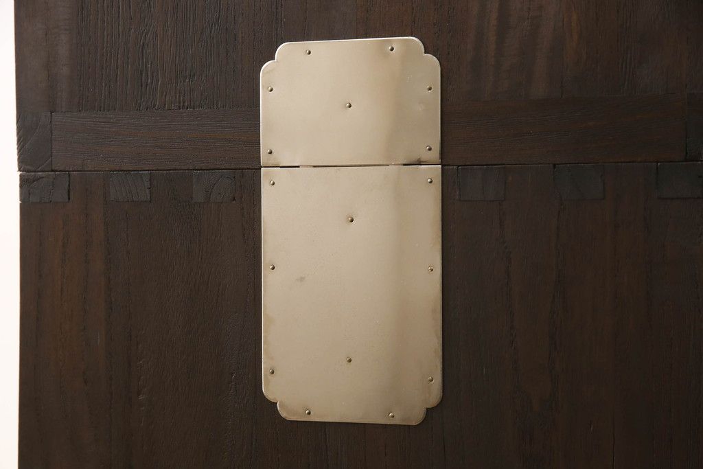 桐箪笥を着色リメイク!高品質リペアを施し、チェスナット系に着色仕上げ。