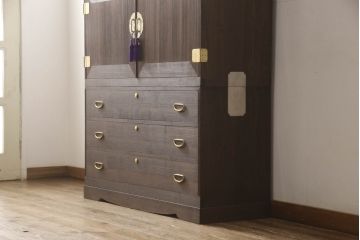 桐箪笥を着色リメイク!高品質リペアを施し、チェスナット系に着色仕上げ。