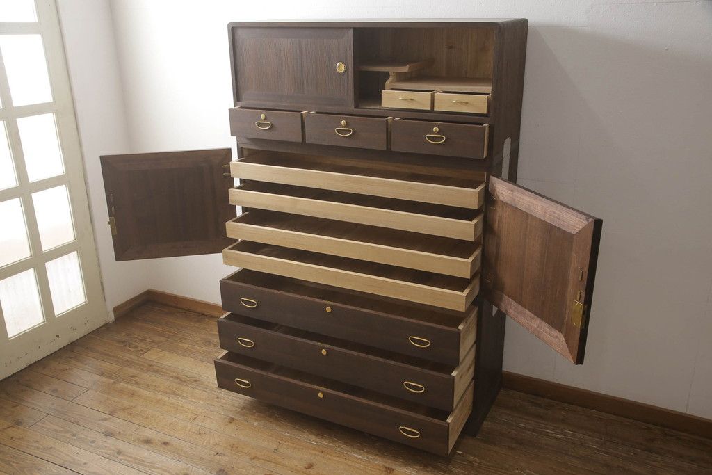 桐箪笥を着色リメイク!高品質リペアを施し、チェスナット系に着色仕上げ。