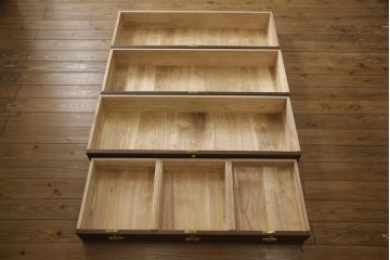 桐箪笥を着色リメイク!高品質リペアを施し、チェスナット系に着色仕上げ。