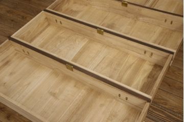 桐箪笥を着色リメイク!高品質リペアを施し、チェスナット系に着色仕上げ。