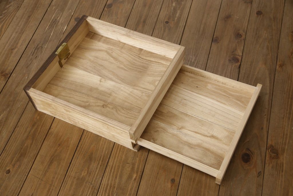 桐箪笥を着色リメイク!高品質リペアを施し、チェスナット系に着色仕上げ。