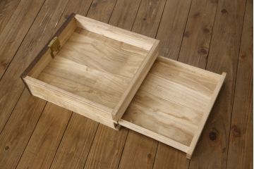 桐箪笥を着色リメイク!高品質リペアを施し、チェスナット系に着色仕上げ。