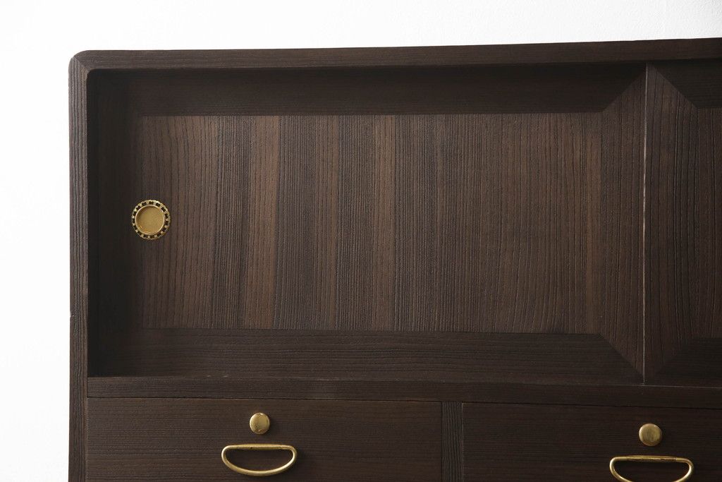 桐箪笥を着色リメイク!高品質リペアを施し、チェスナット系に着色仕上げ。