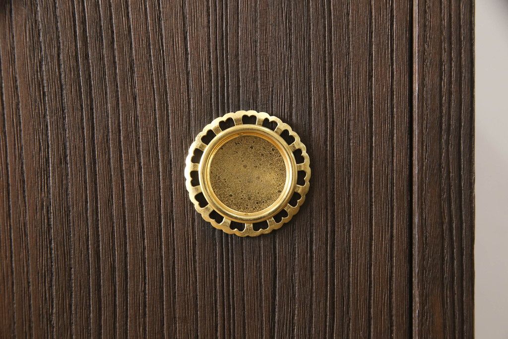 桐箪笥を着色リメイク!高品質リペアを施し、チェスナット系に着色仕上げ。